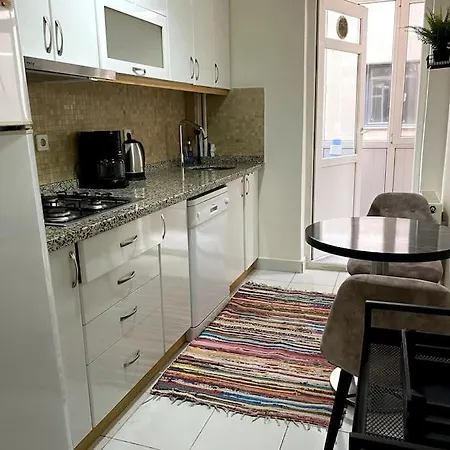 Merkezde 3+1 Full Daire Apartment