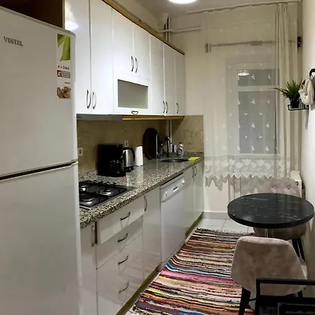 Apartment Merkezde 3+1 Full Daire
